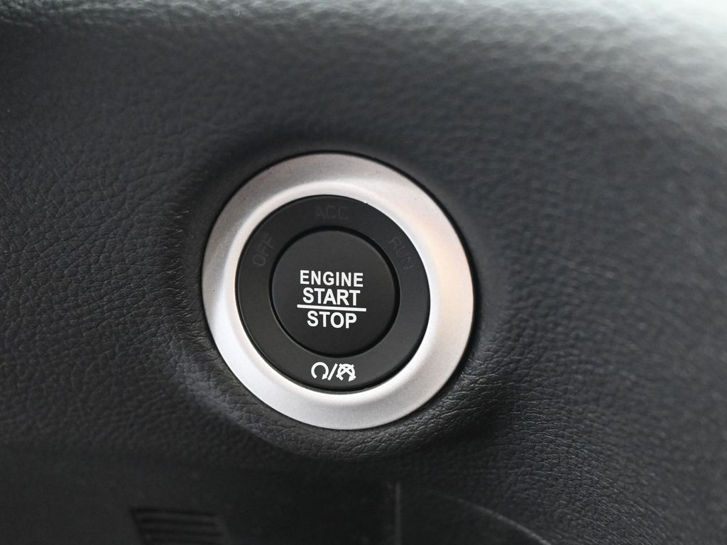 New 2026 Diamond Black Crystal Pearlcoat Chrysler Pinnacle image 18