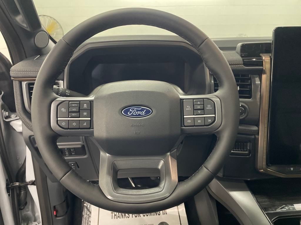 2025 Ford F-150 Lightning Lariat photo 14
