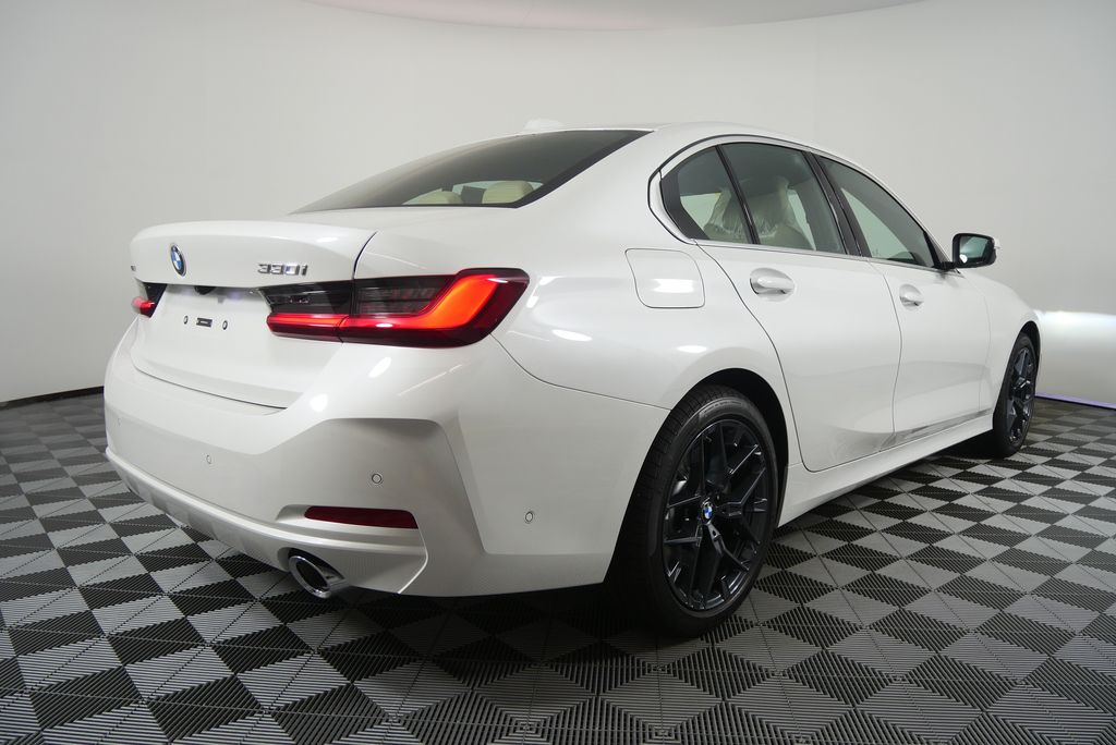 Thumbnail: 2026 BMW 3 Series - 3