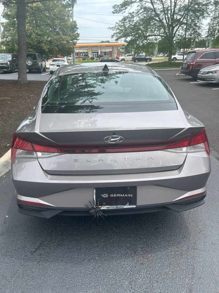 Used 2023 Silver Hyundai SEL image 4