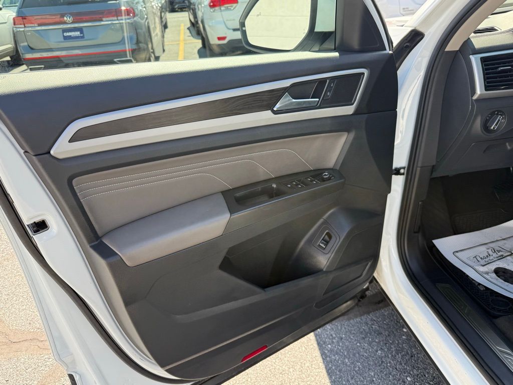 2022 Volkswagen Atlas 3.6L V6 SE w/Technology White at Sutliff Volkswagen