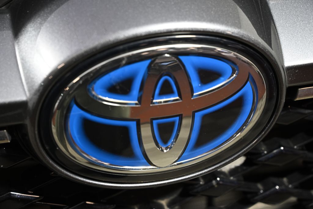Thumbnail: 2023 Toyota RAV4 - 13