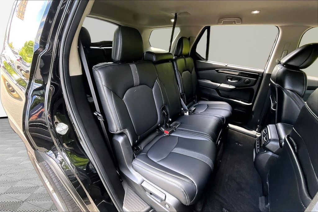 2025 Honda Pilot EX-L - Photo 17