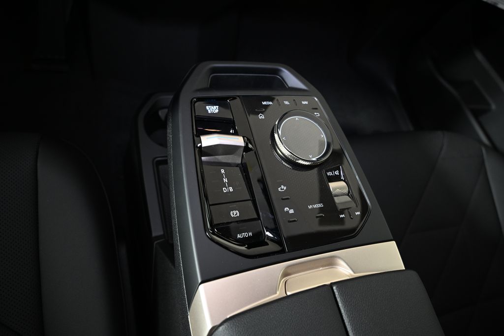 Thumbnail: 2026 BMW iX - 19