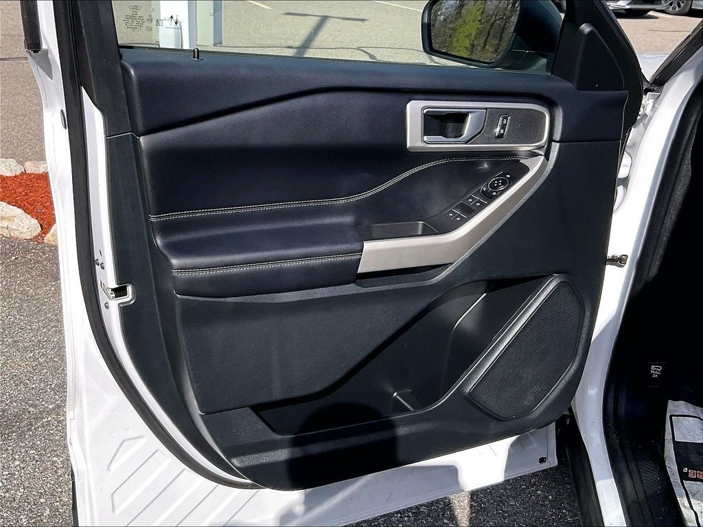 2023 Ford Explorer — photo 9