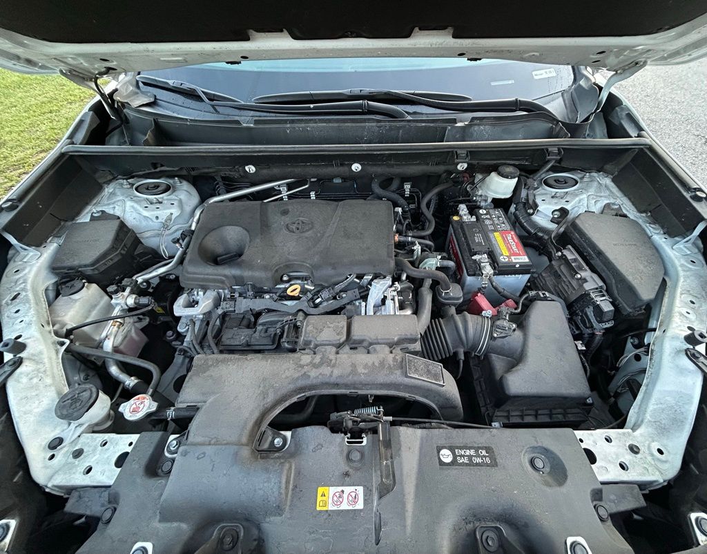 2021 Toyota RAV4 LE 10
