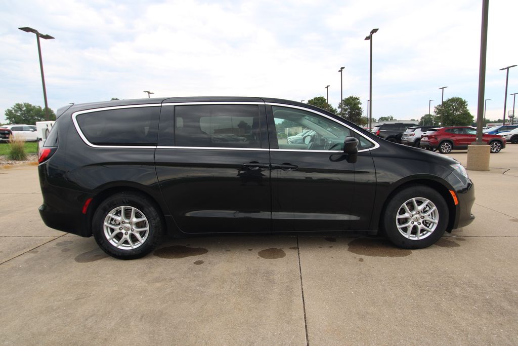 Used 2022 Chrysler Voyager Van