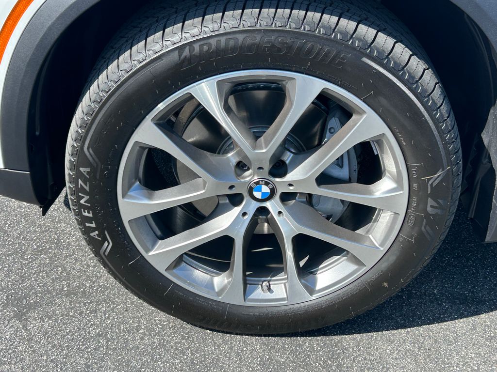 Thumbnail: 2026 BMW X5 - 9