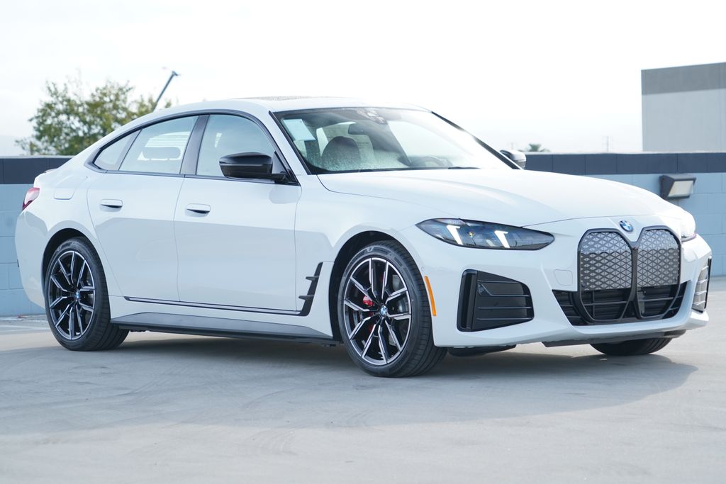 Thumbnail: 2026 BMW i4 - 3