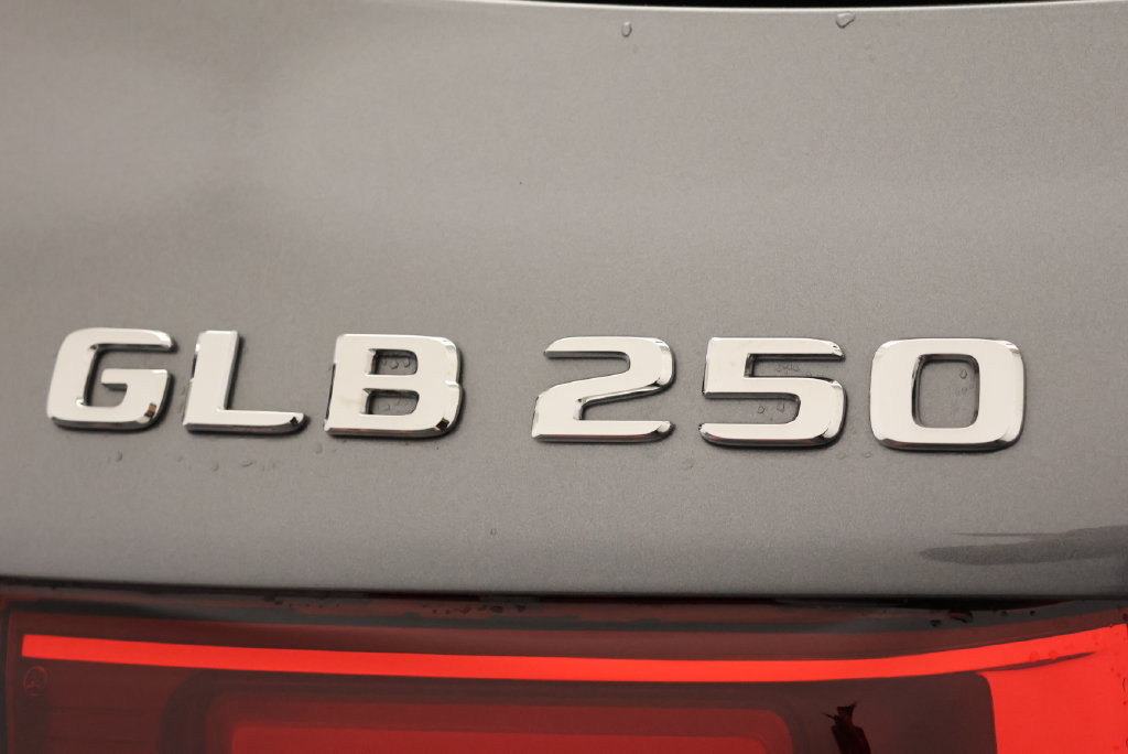 Thumbnail: 2026 Mercedes-Benz GLB - 9
