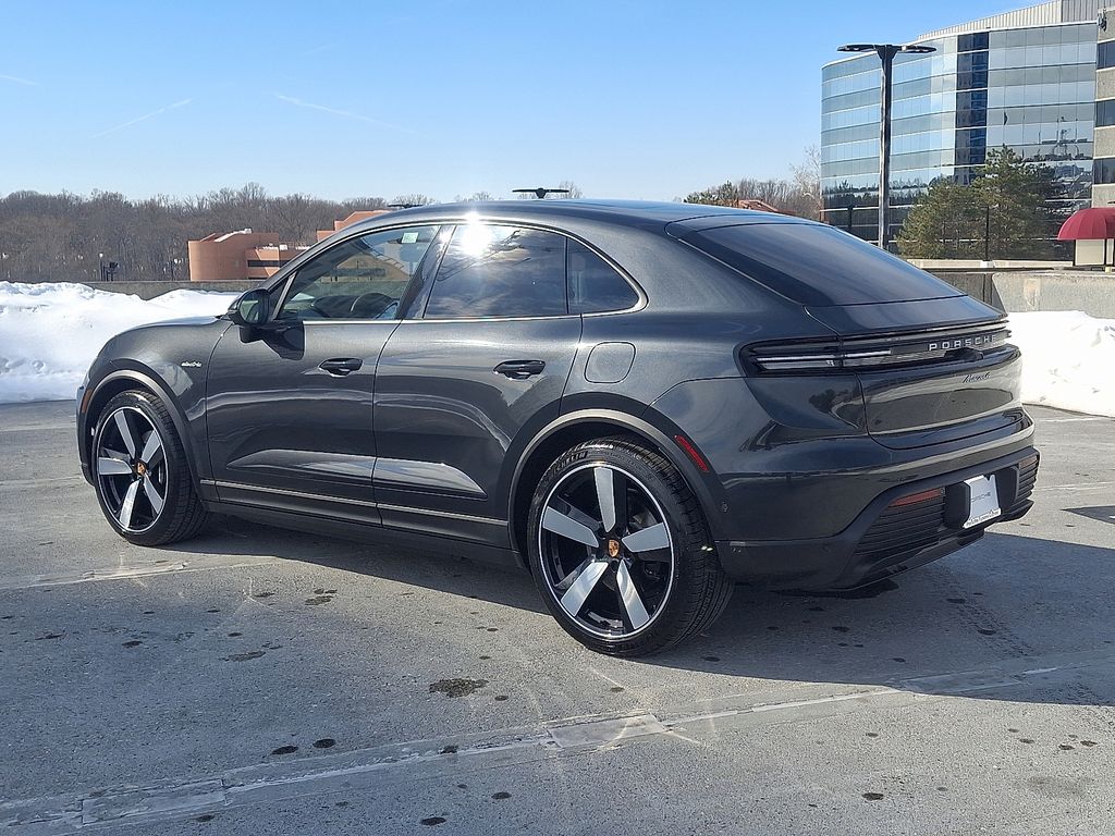 Thumbnail: 2026 Porsche Macan - 3