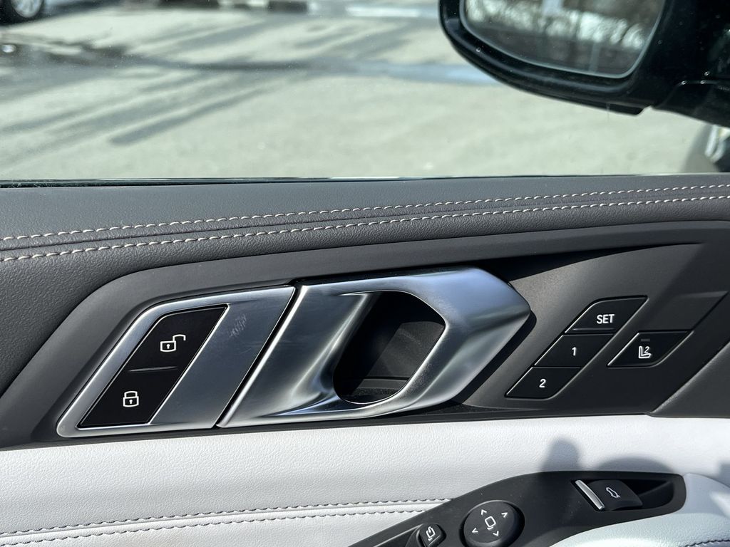 Thumbnail: 2026 BMW X5 - 13