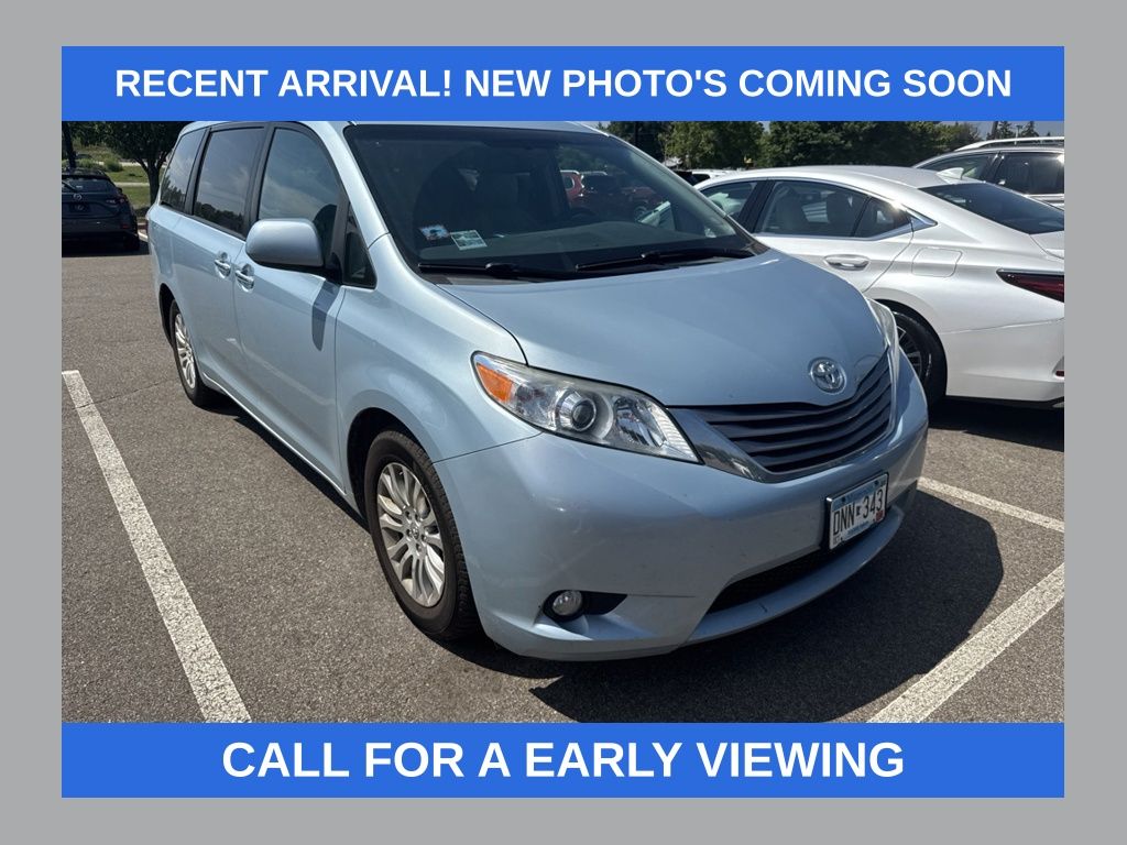  2015 Toyota Sienna XLE Premium 8-Passenger   