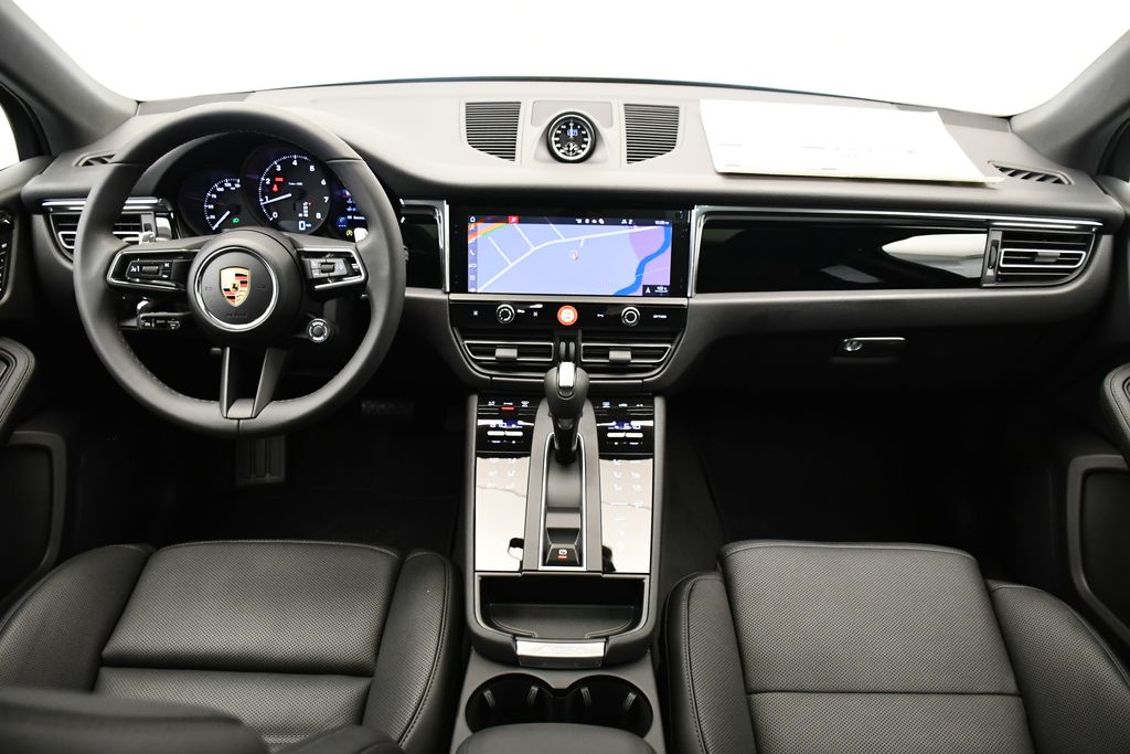 Thumbnail: 2026 Porsche Macan - 23
