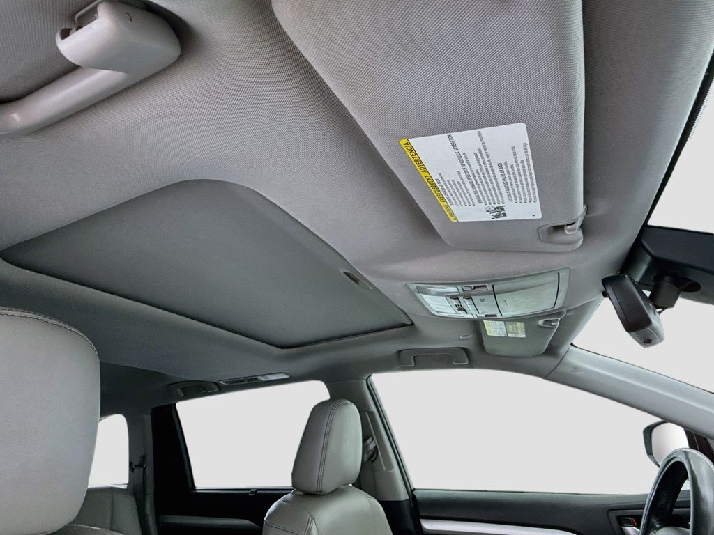 Thumbnail: 2019 Toyota Highlander - 16