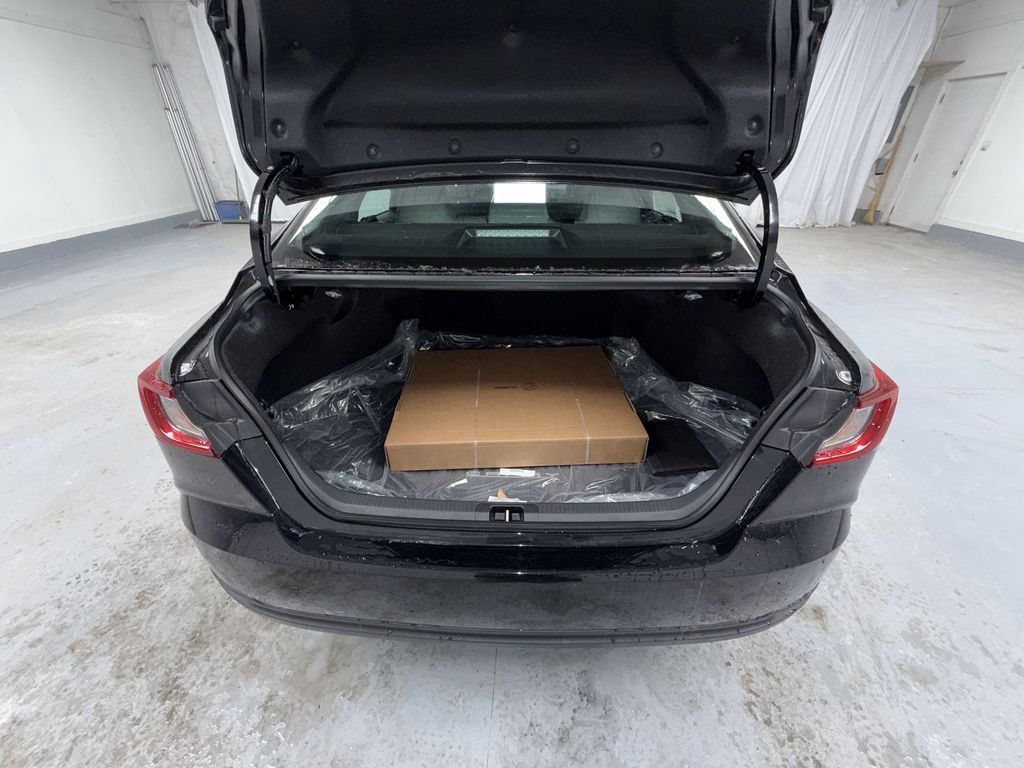 2026 Toyota Camry LE - Photo 17