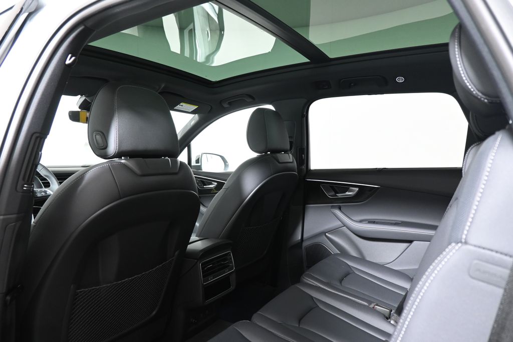 Thumbnail: 2025 Audi Q7 - 27