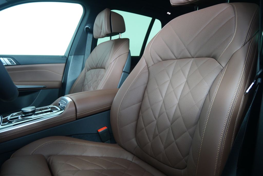 Thumbnail: 2026 BMW X5 - 11