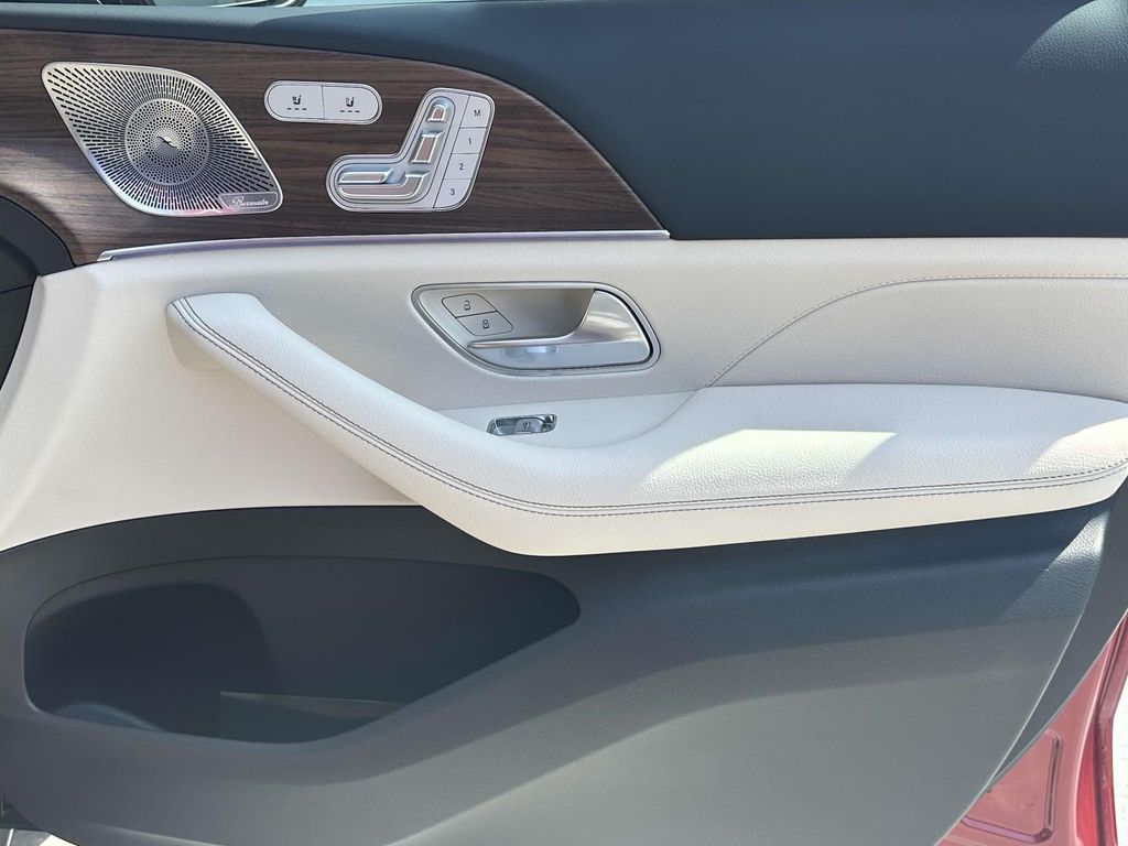 Thumbnail: 2025 Mercedes-Benz GLS - 14