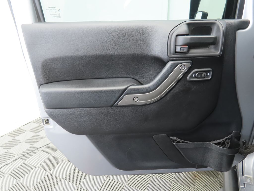 2015 Jeep Wrangler Unlimited Sport 23
