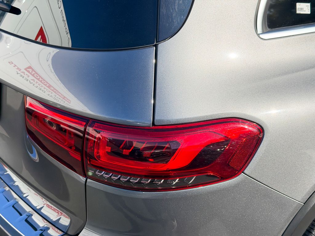 Used 2020  Mercedes-Benz GLB 250 image 6
