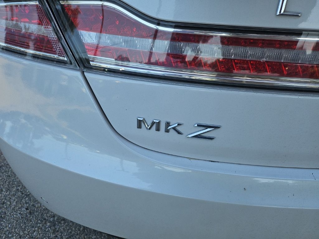 Used 2015 White Lincoln Base image 7