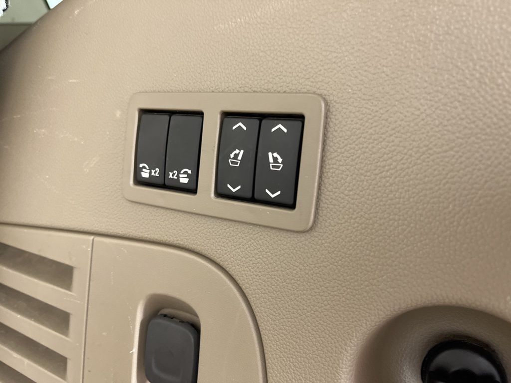 Thumbnail: 2018 Chevrolet Tahoe - 13