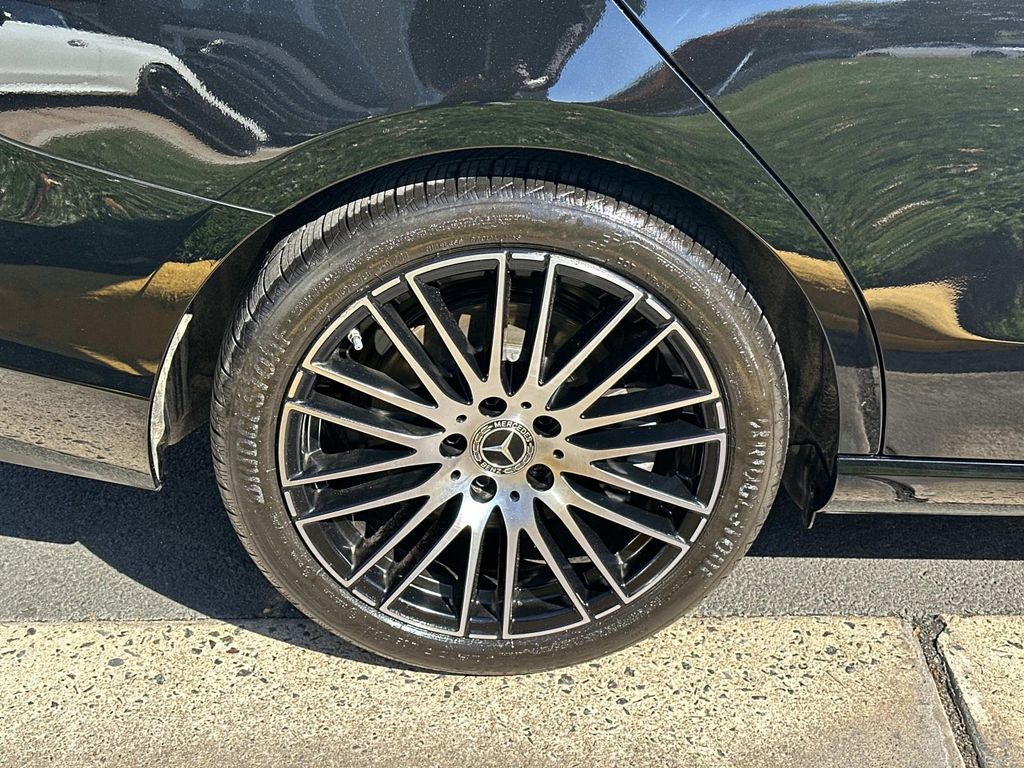 Thumbnail: 2025 Mercedes-Benz C-Class - 16