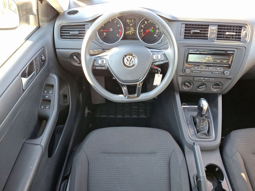 2015 Volkswagen Jetta S 11