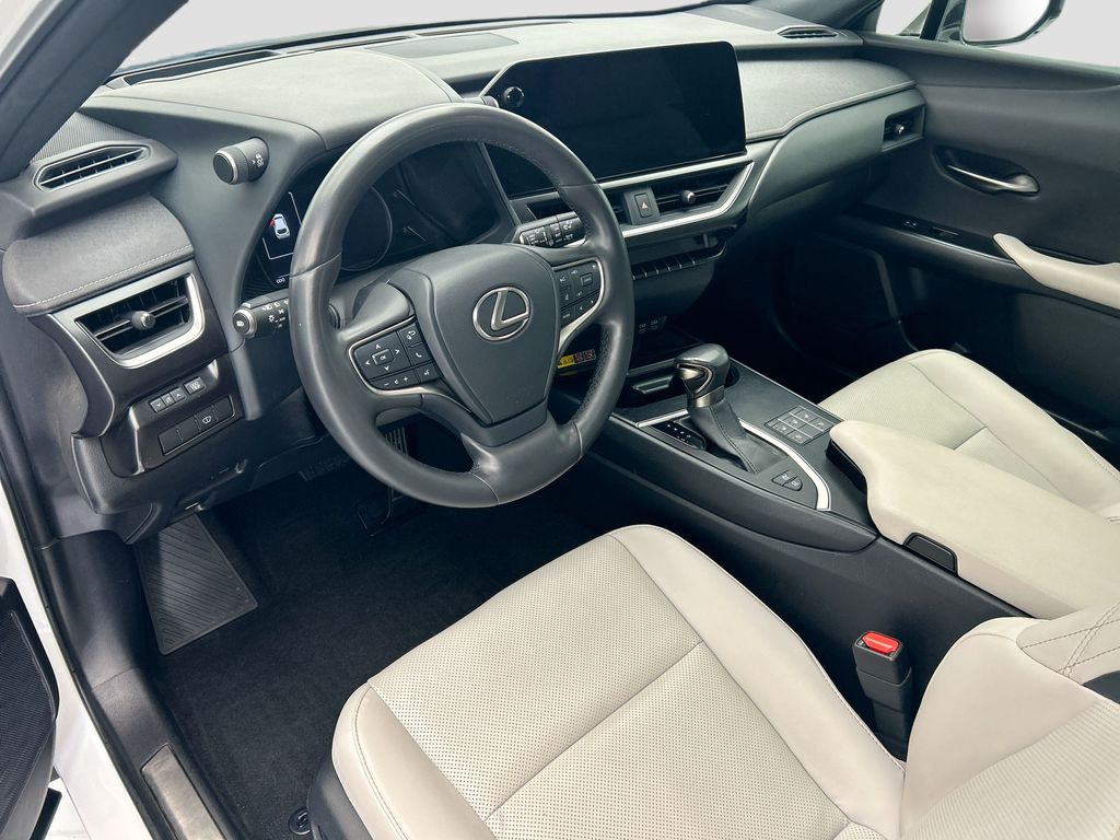 Thumbnail: 2024 Lexus UX - 9