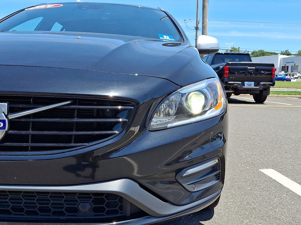 Thumbnail: 2016 Volvo V60 - 10