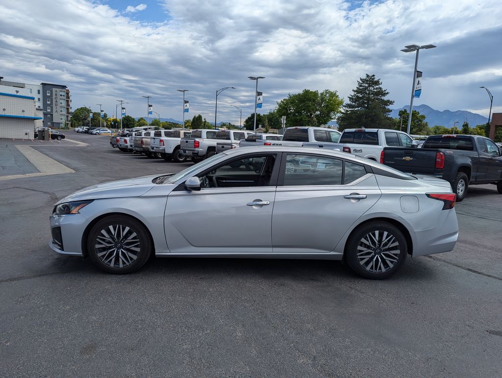 2023 Nissan Altima 2.5 SV 8