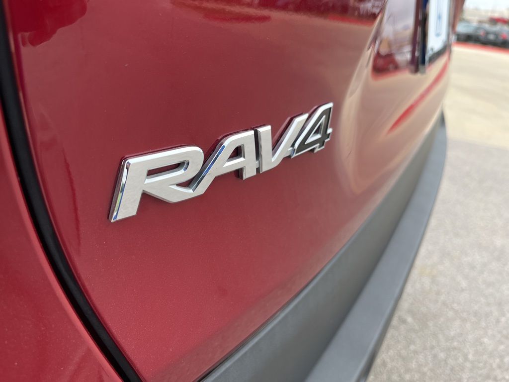 2023 Toyota RAV4 Limited 8