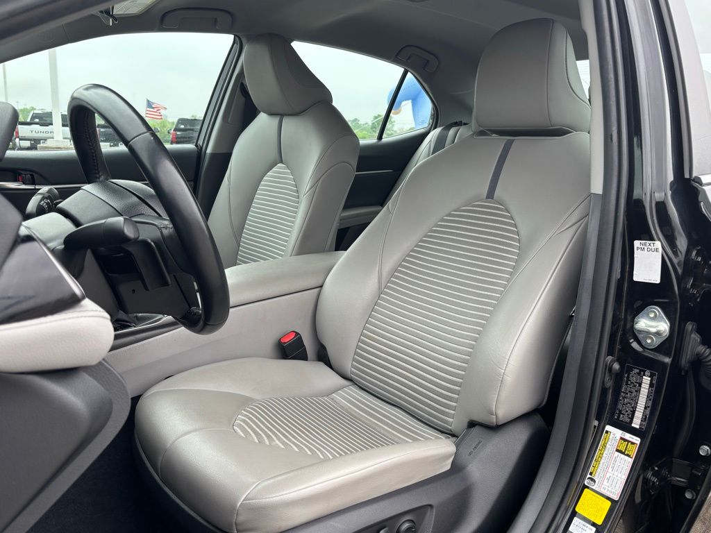2022 Toyota Camry SE photo