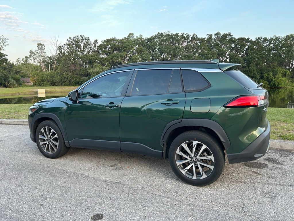 2022 Toyota Corolla Cross XLE 3