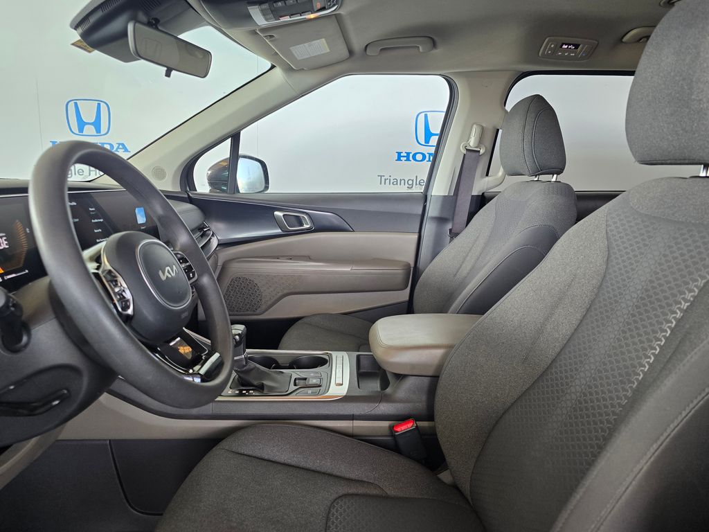 Thumbnail: 2025 Kia Carnival - 10