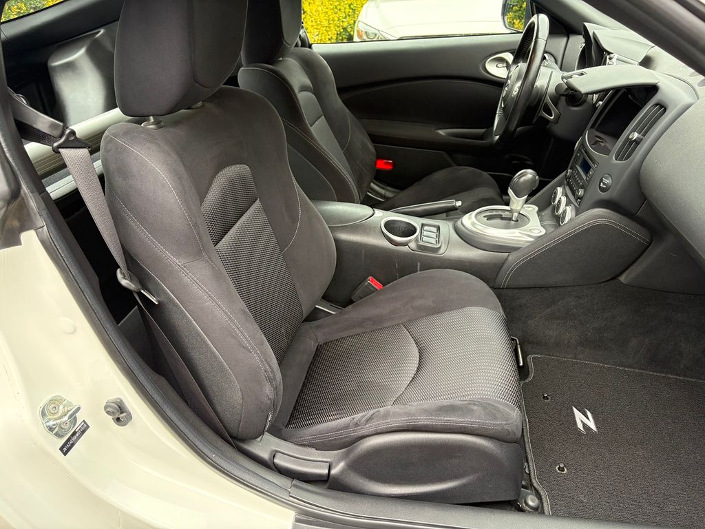 2017 Nissan 370Z Sport
