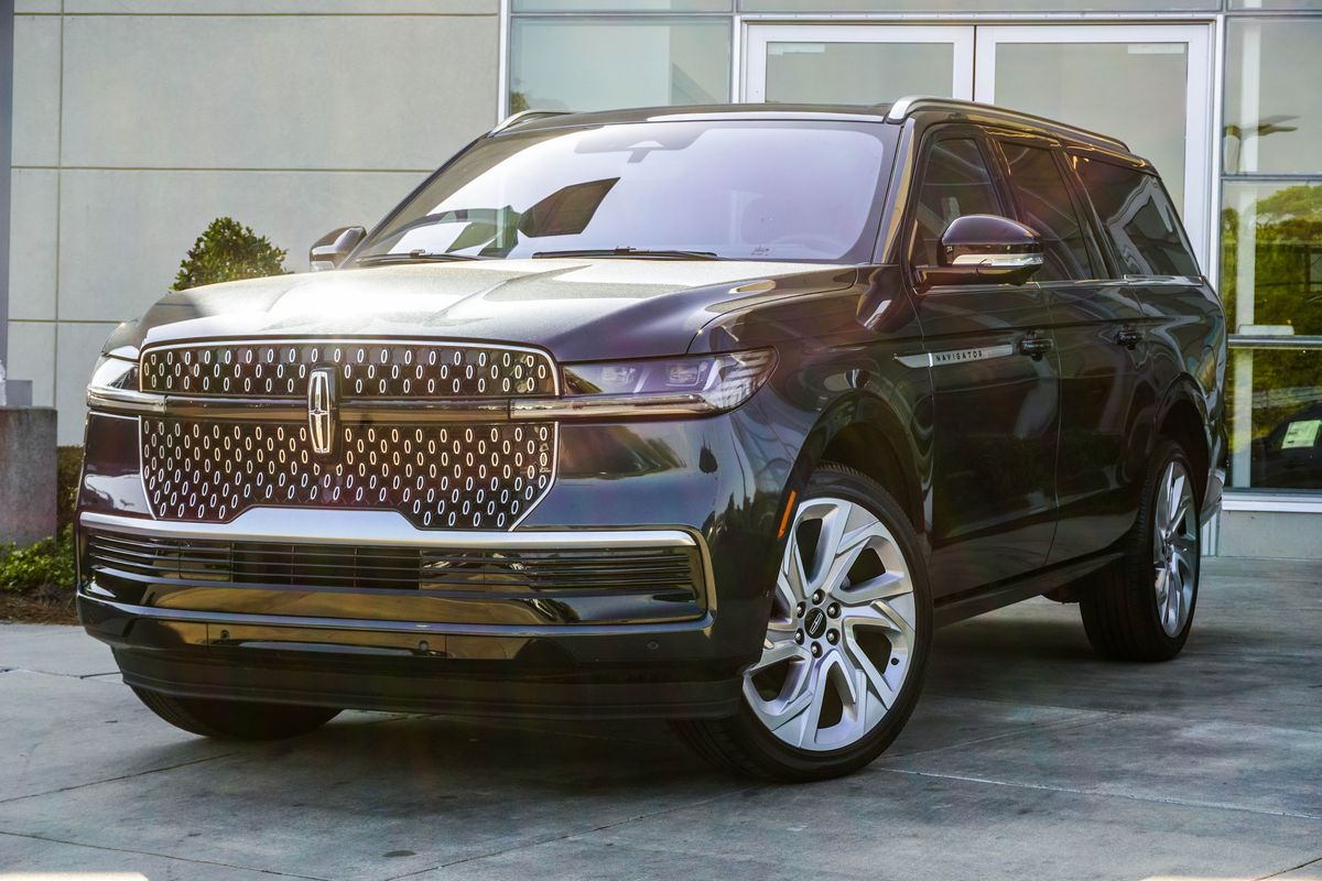 Blue Metallic 2025 Lincoln Navigator L Reserve 4WD SUV / Crossover Four-Wheel Drive Automatic