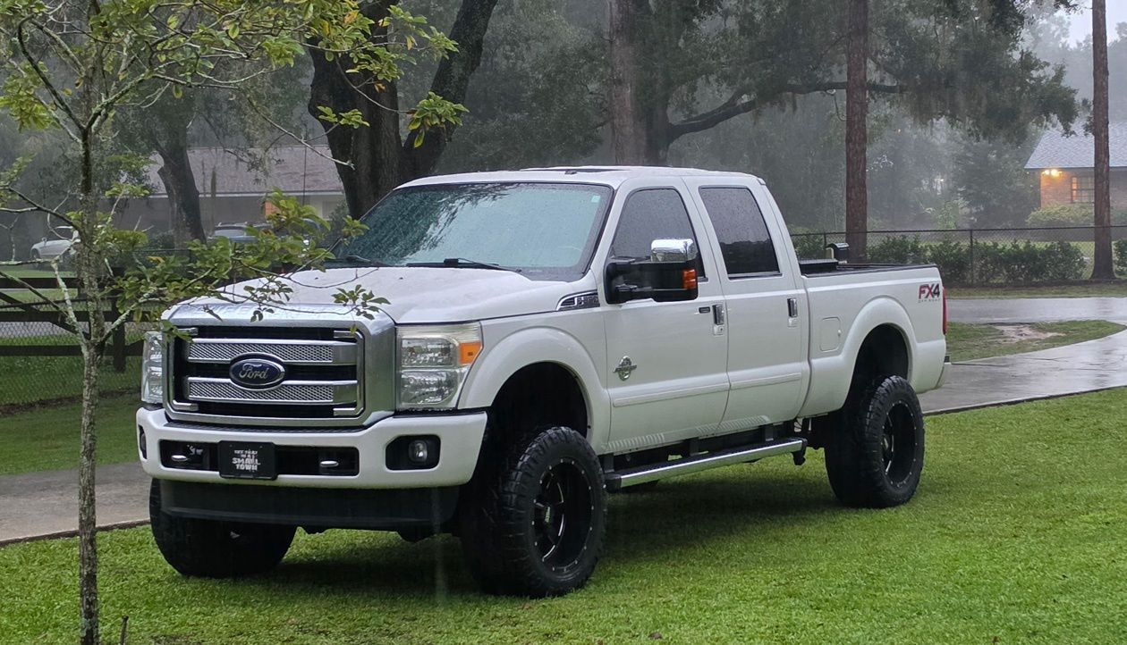 White Platinum Clearcoat Metallic 2015 Ford F-250 Super Duty Pickup Truck Four-Wheel Drive 6-Speed Automatic Overdrive