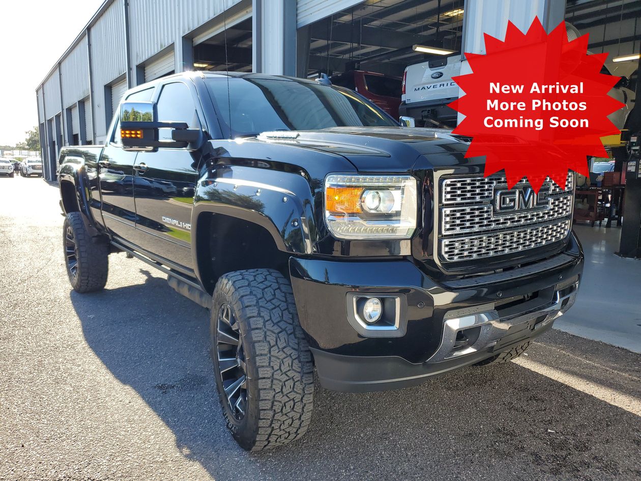2018 GMC Sierra 2500HD Denali Crew Cab SB 4WD