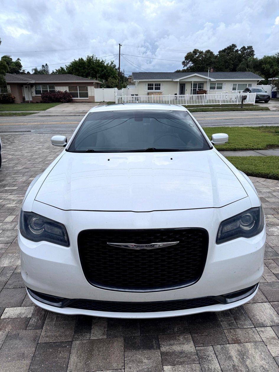 2017 Chrysler 300 Blanco (Bright White Clearcoat) Sedán Tracción trasera 8 velocidades Automática