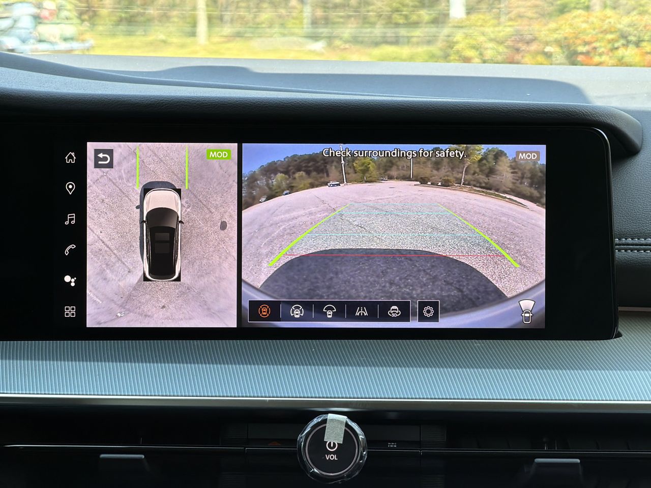 View vehicle photo 3