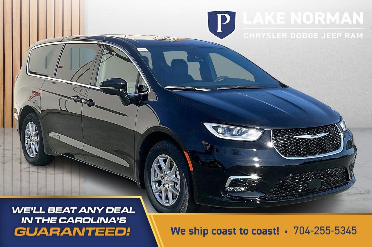 2026 Chrysler Pacifica Select's photo