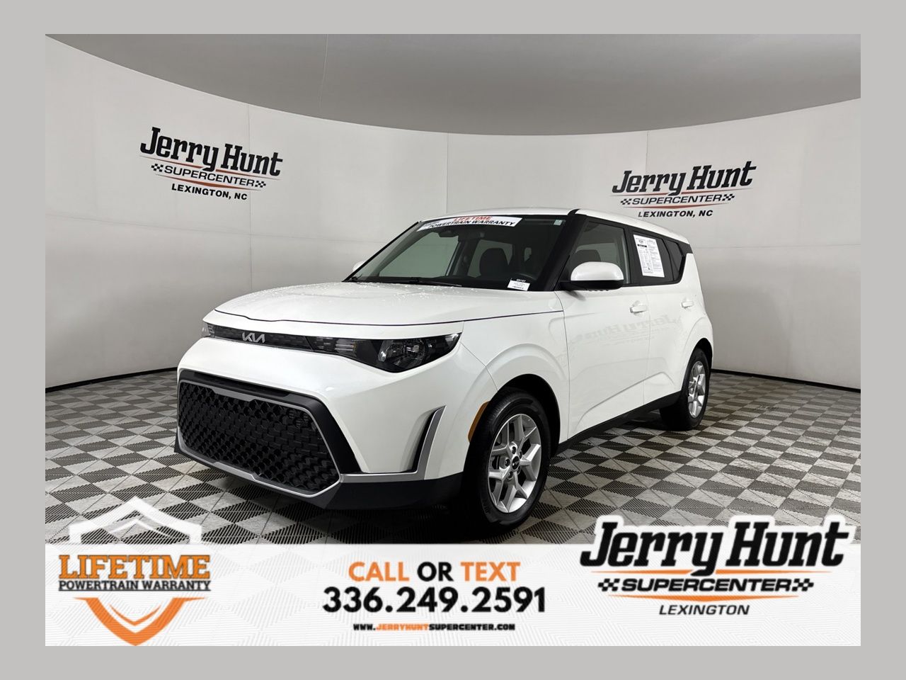 White 2025 Kia Soul SUV / Crossover Front-Wheel Drive Continuously Variable Transmission