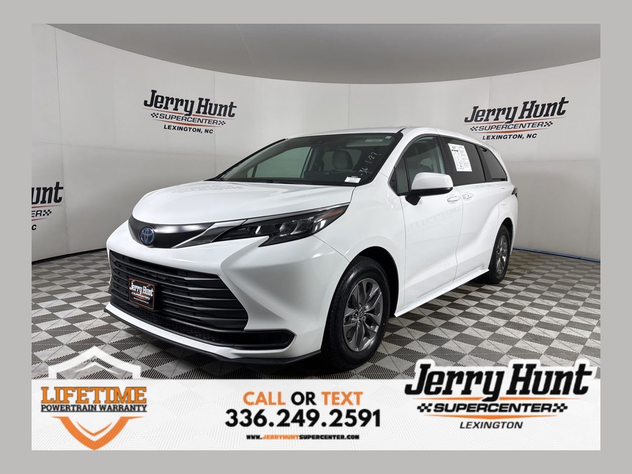 2024 Toyota Sienna LE 8-Passenger FWD