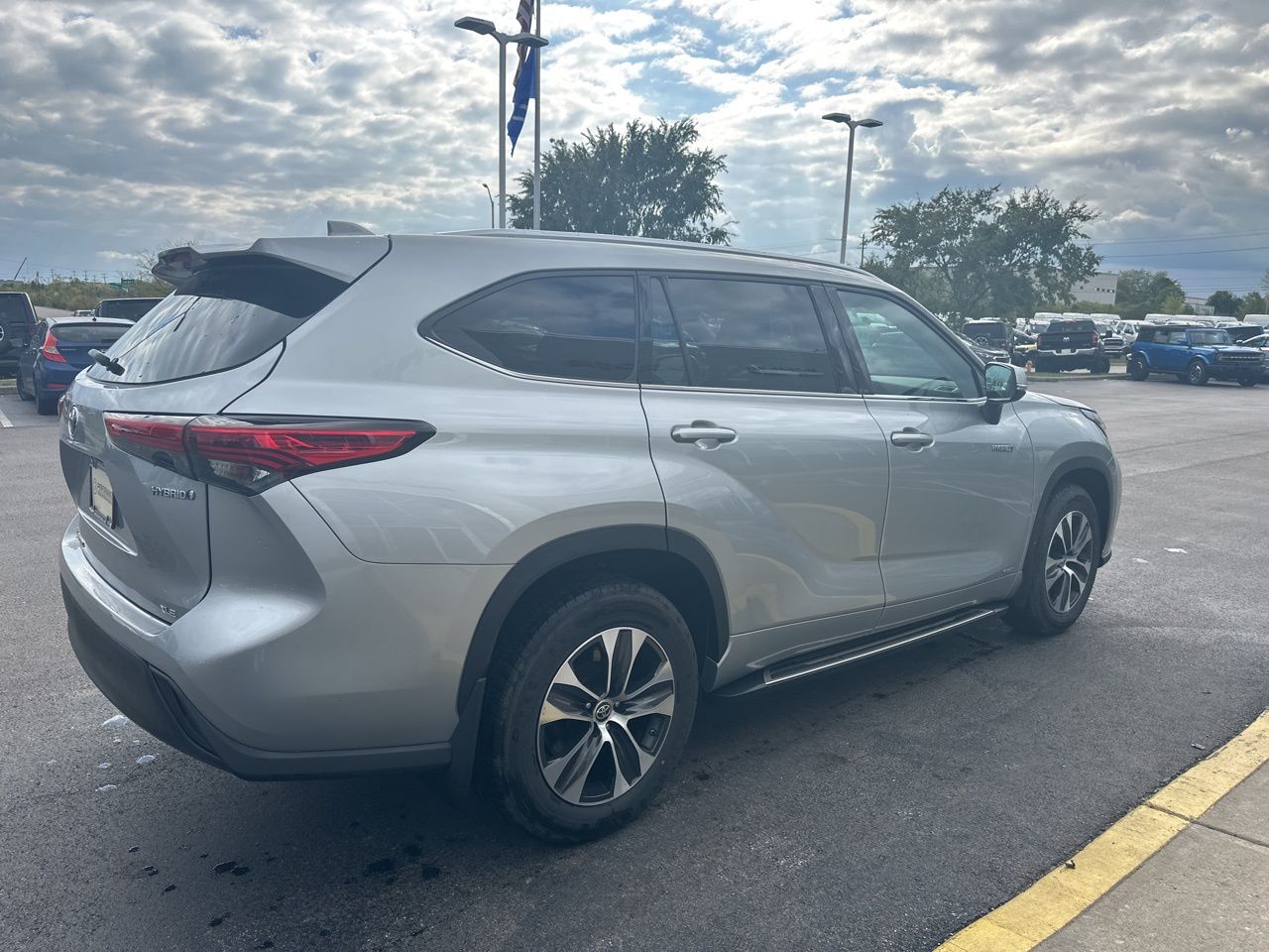 2021 Toyota Highlander Hybrid XLE 7