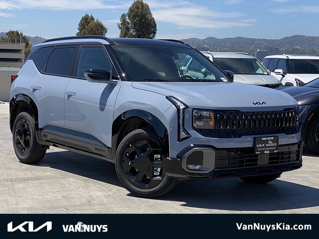 Pale Gray 2027 Kia Seltos SUV / Crossover All-Wheel Drive Continuously Variable Transmission