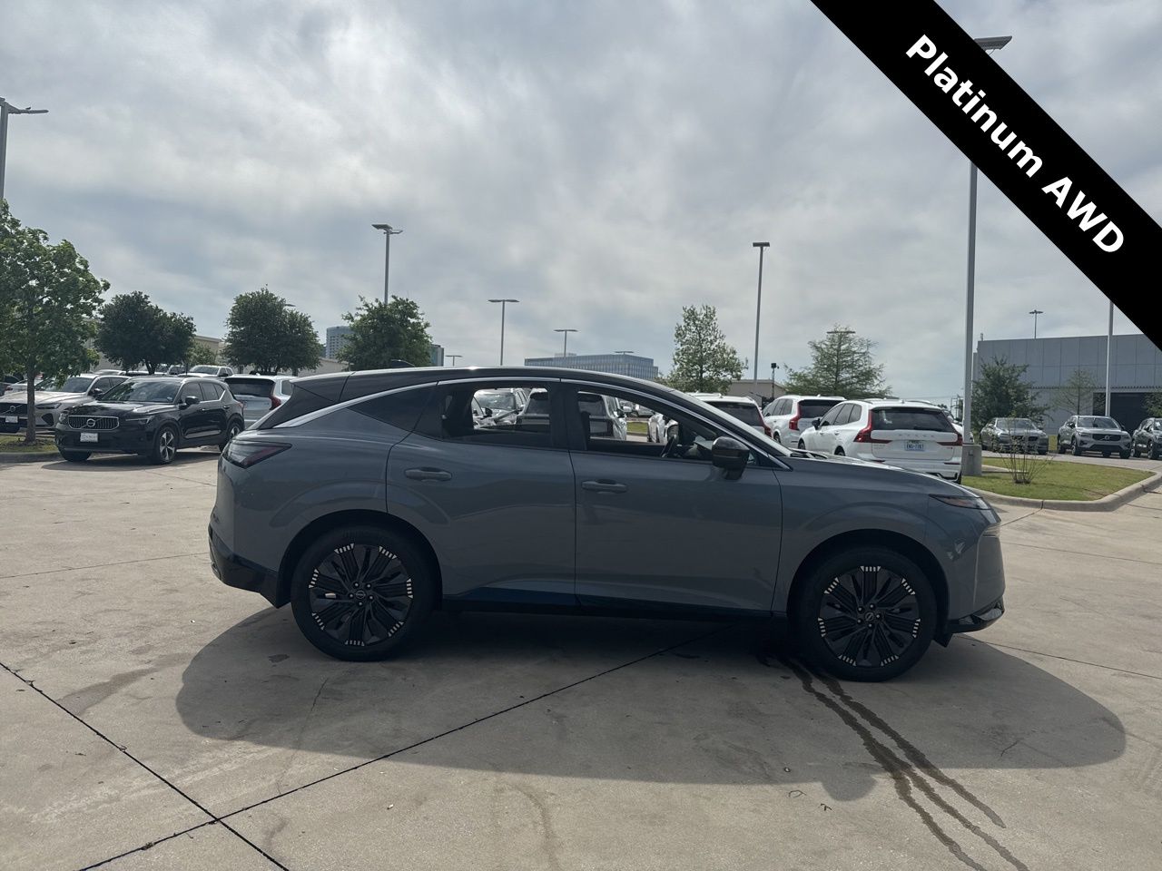 View vehicle photo 4