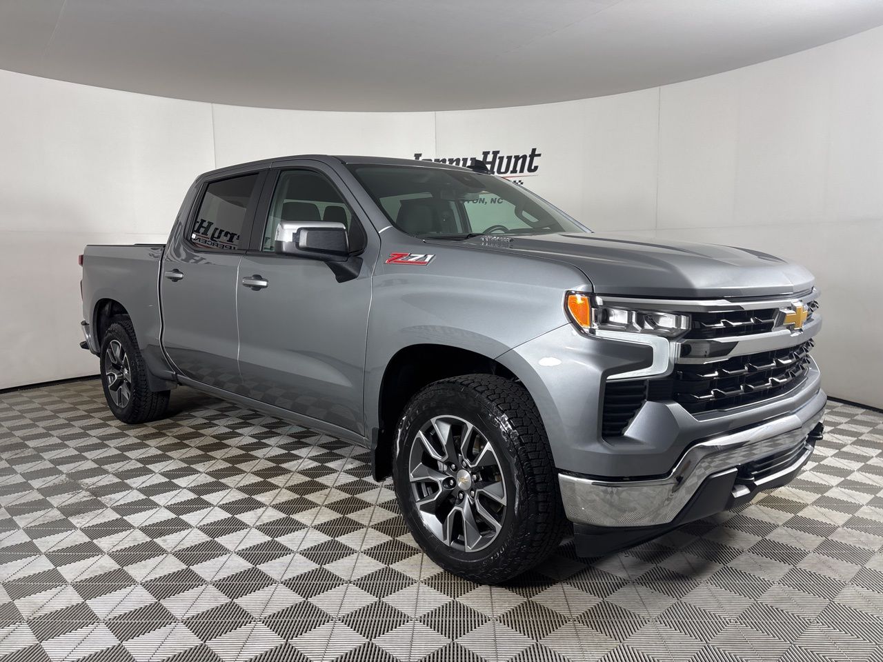 View vehicle photo 3