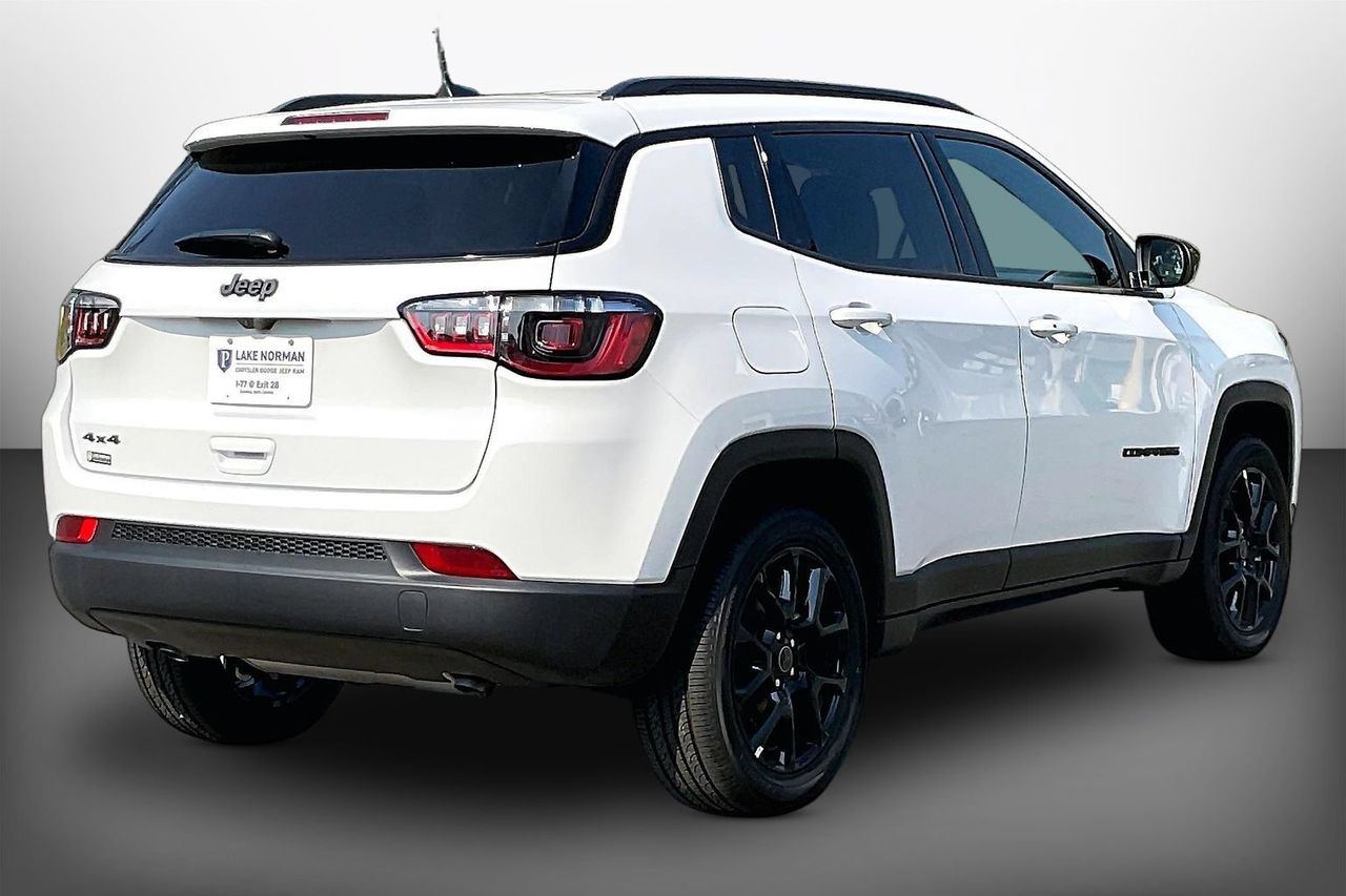 New 2026 White Jeep Latitude image 8